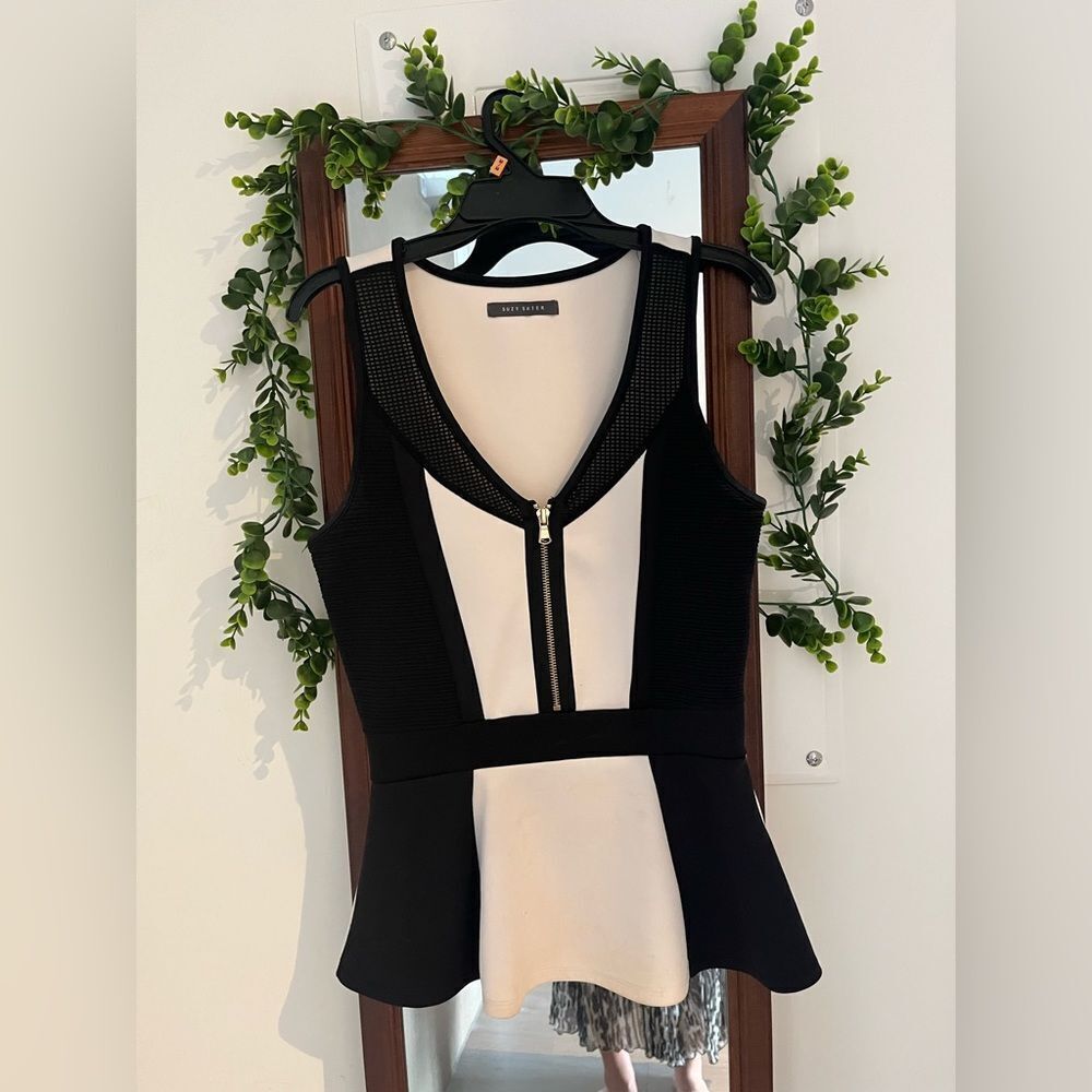 SUZY SHIER Black and White Business Formal Top